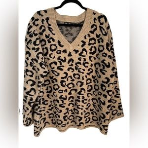 Lyla & Luke leopard print oversize v neck long sleeve sweater size medium